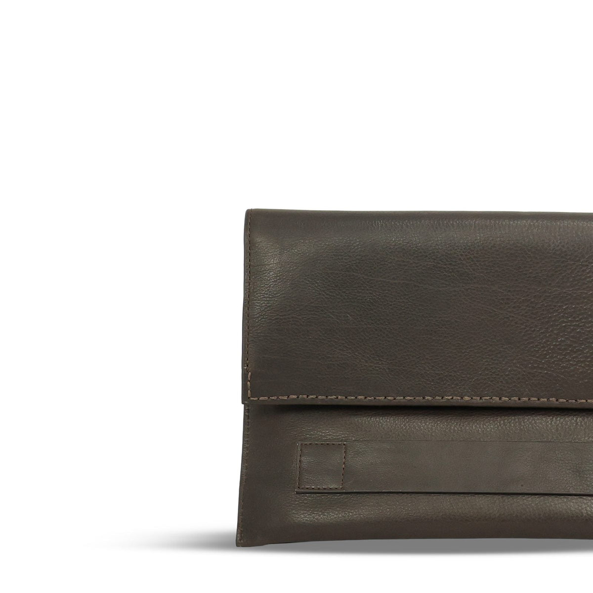 Laptop Case in Testa di Moro leather — leather grain and closure detail