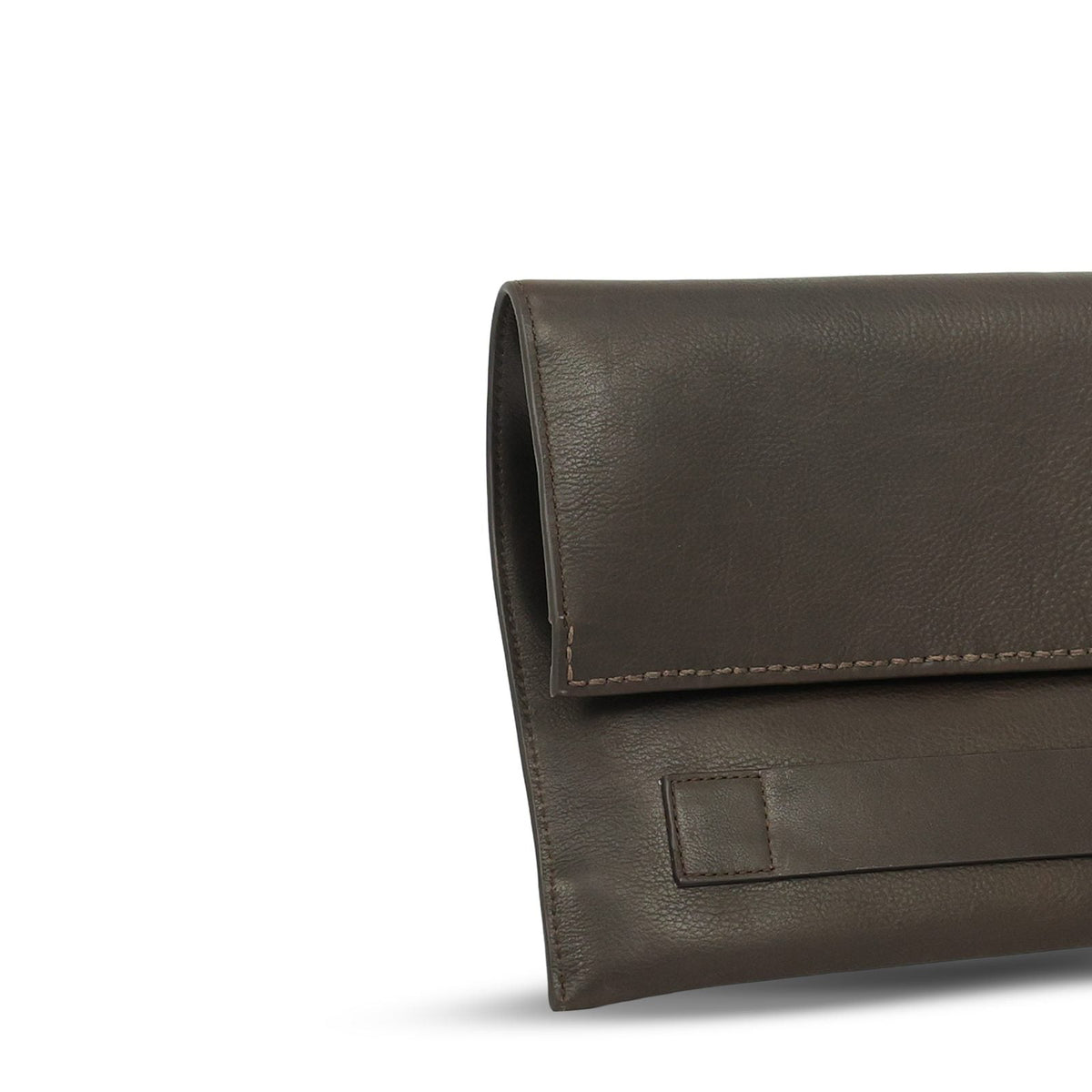 Laptop Case in Testa di Moro leather — stitching and hardware close-up